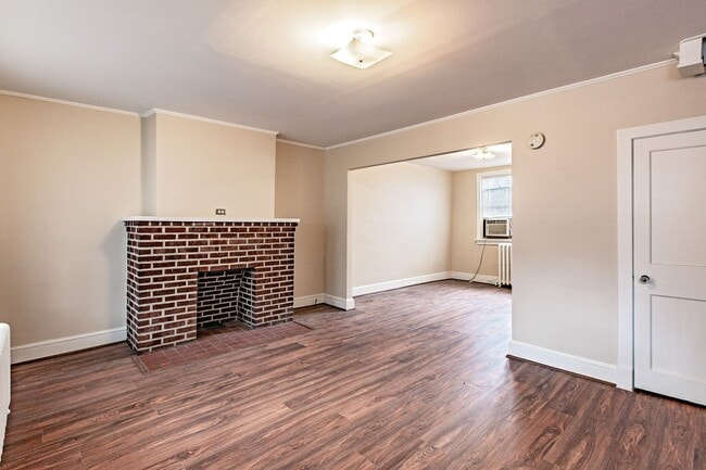 Building Photo - 3 bedroom, 1 bath charming townhome in Wilmington