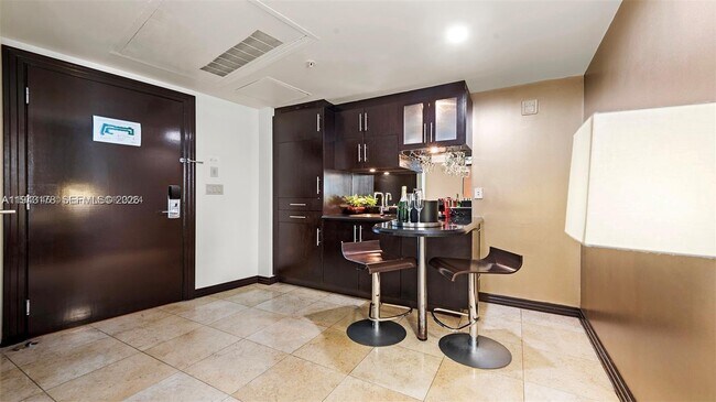 Building Photo - 1437 Collins Ave