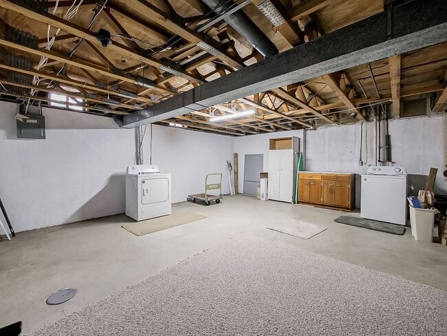 Building Photo - COMING SOON! Charming and Comfortable Living on Bayview Drive