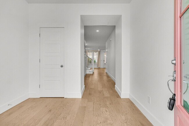 Building Photo - 102 True Blue Lp