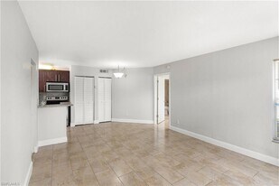 Building Photo - 185 Santa Clara Dr