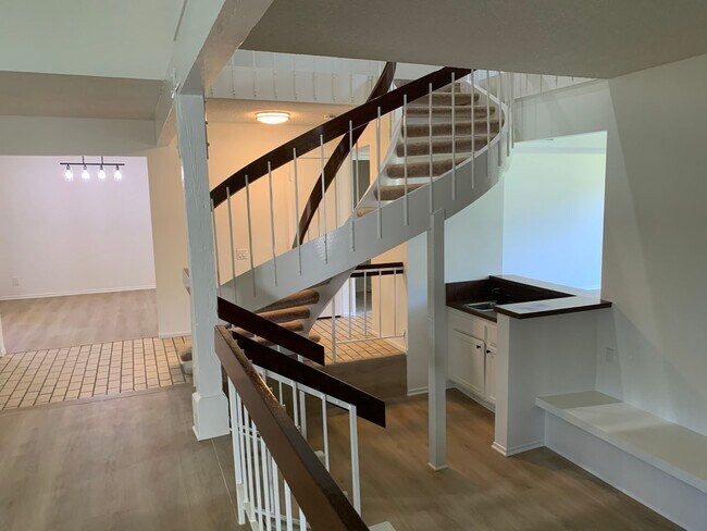 Building Photo - Beautiful, Spacious, 4 bed 2.5 bath home nestled in the Serene, breathtaking Hills of Pacific Pal...