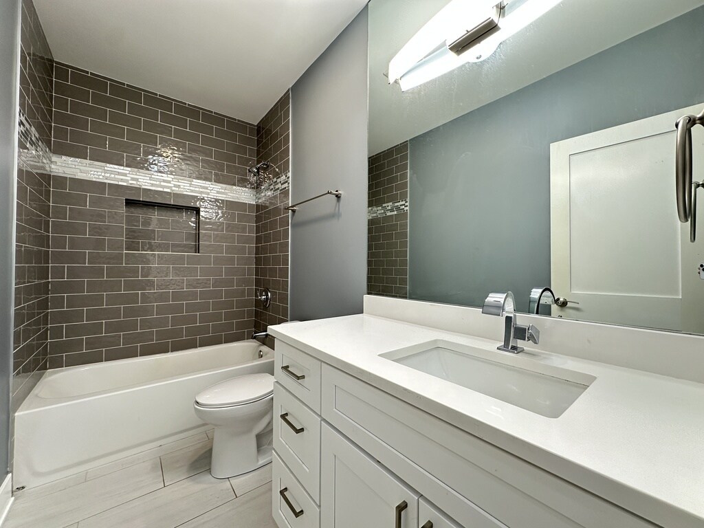 Building Photo - 1921 W 21st St