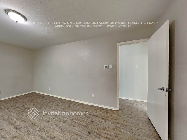 Building Photo - 807 Grassy Glen Dr