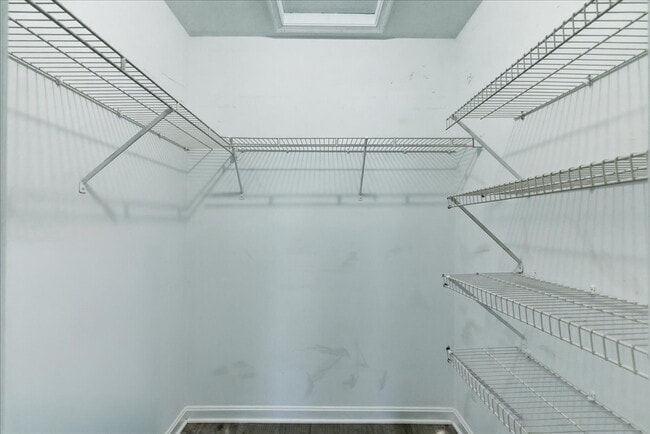 Building Photo - "Charming 2-Bed Oasis: Cozy 780 Sq Ft Retreat in Sterling, VA!"