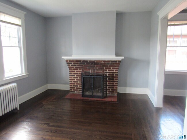 Building Photo - 116 Elm St