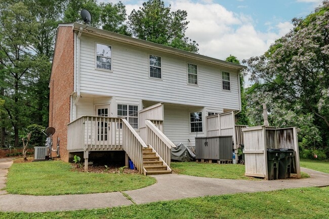 Building Photo - 215 Jennings Mill Rd