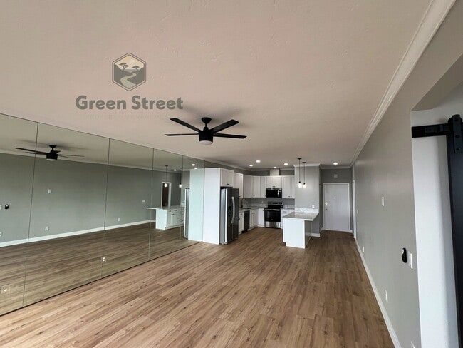 Building Photo - 2410 Albatross St