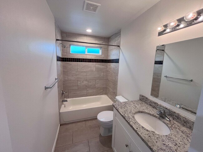 Building Photo - Available NOW, No Carpet, Ceiling Fans, La...