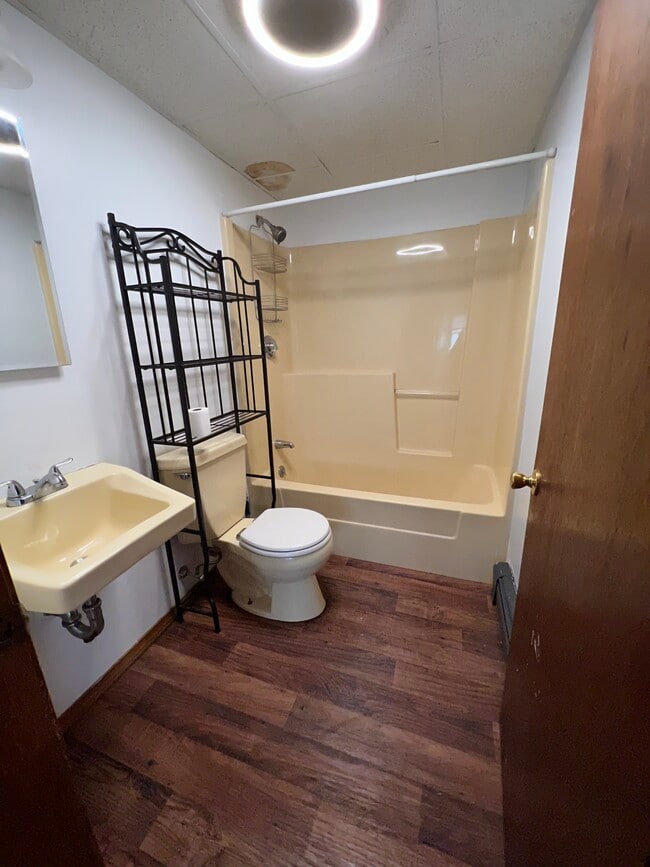 Building Photo - 25 Haffards St