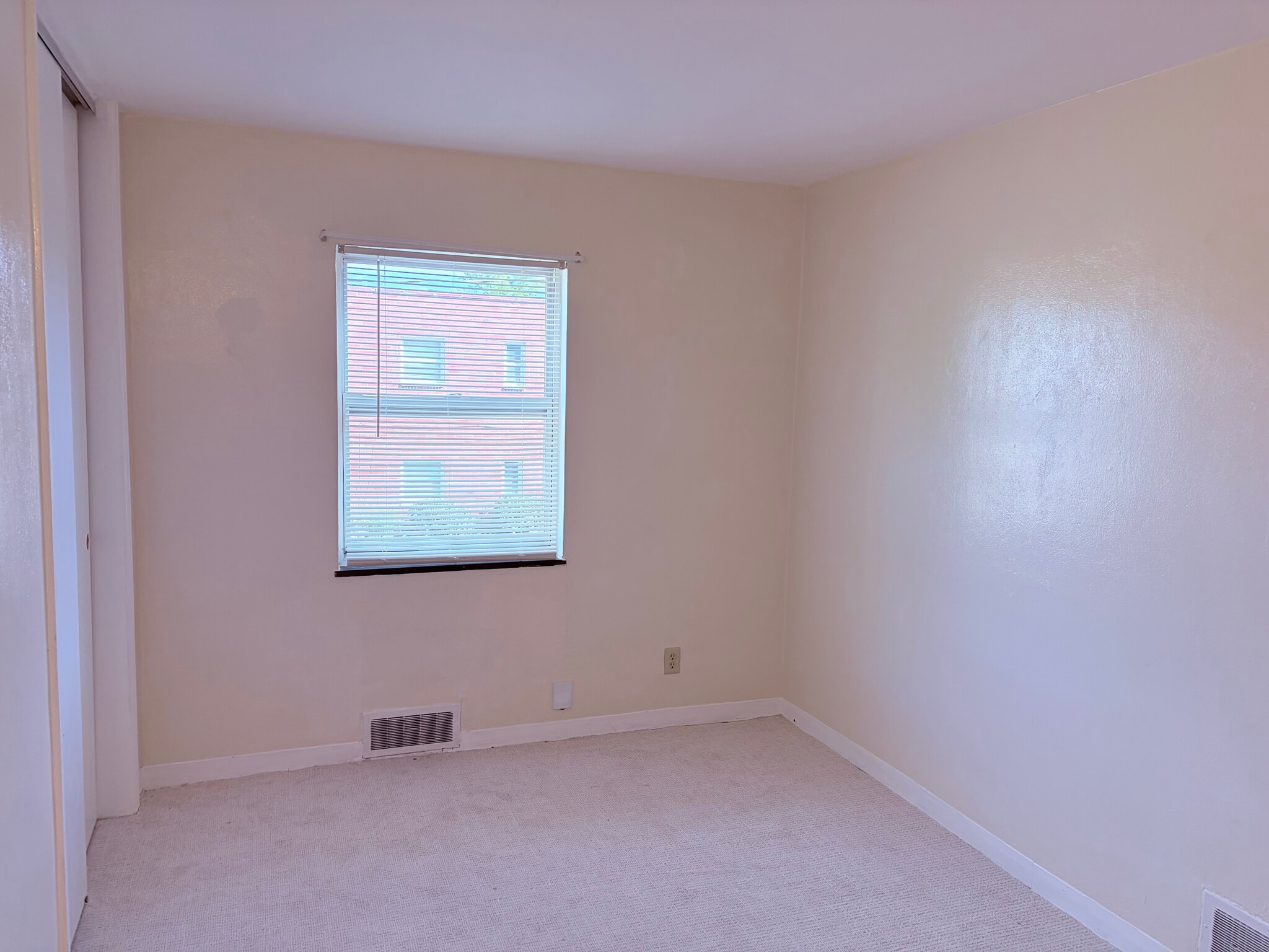 Building Photo - 601 Hadley Ave
