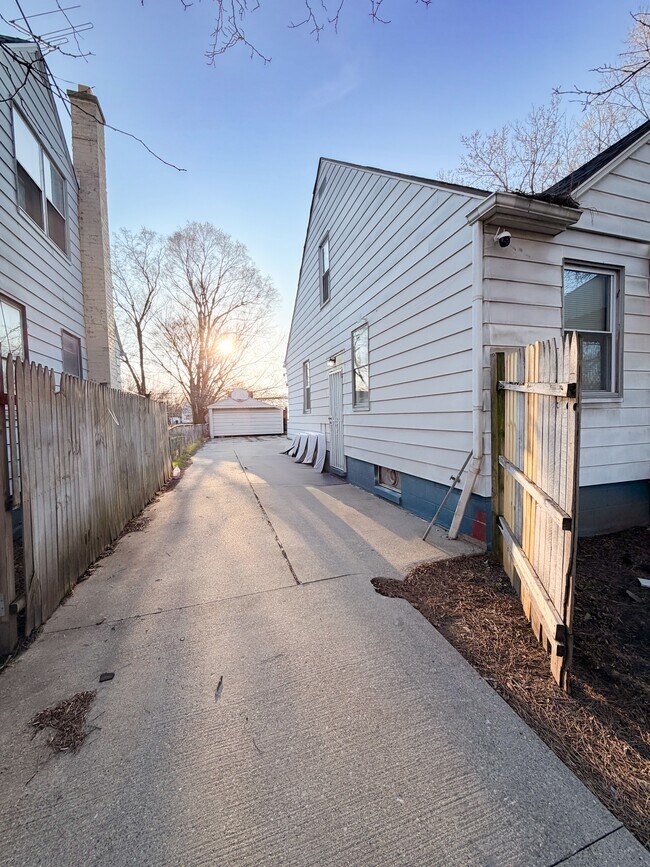 Building Photo - 20091 Barlow St