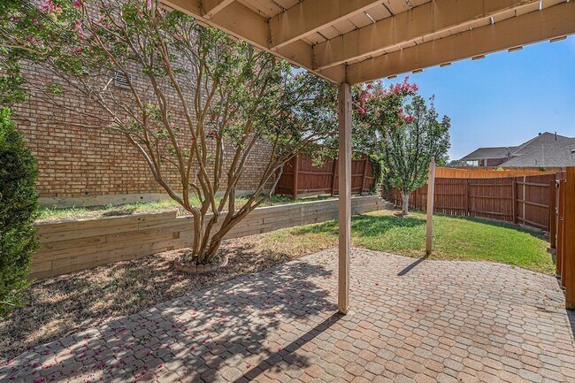 Building Photo - 588 Lake Forest Dr