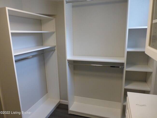 Building Photo - 701 Rudy Ln