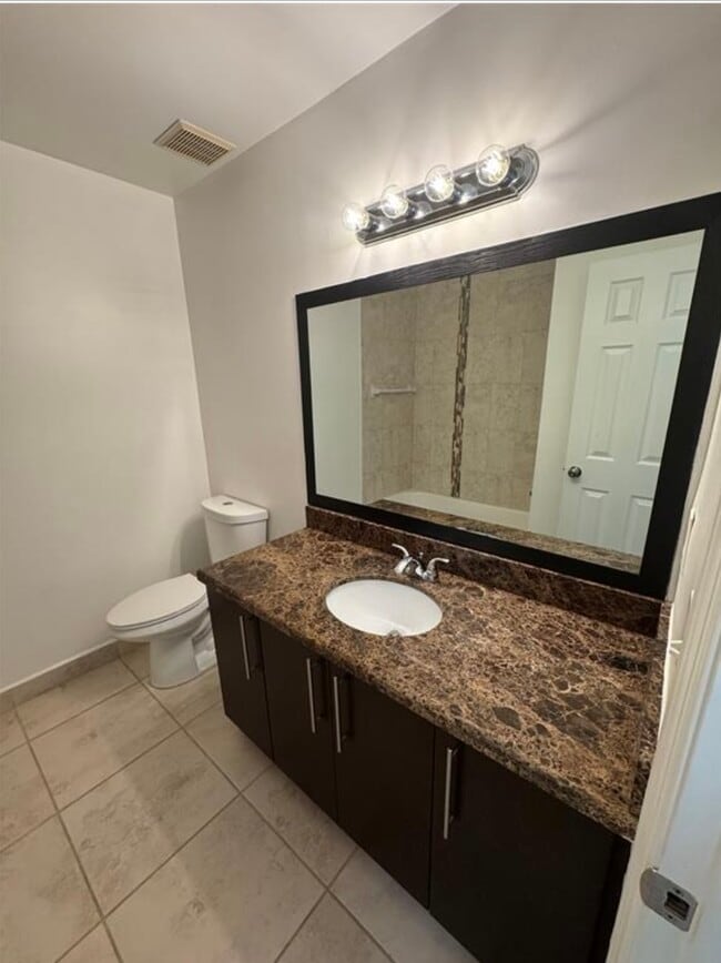 Building Photo - 445 Lakeview Dr