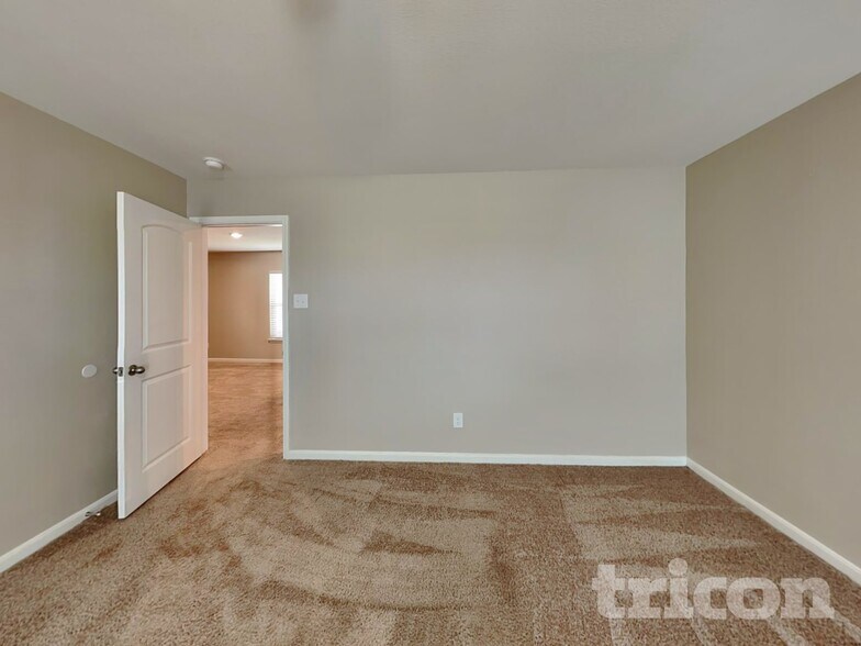 Building Photo - 747 Wonderland Trail