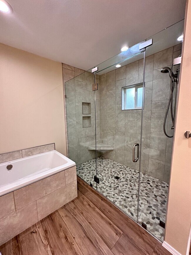 Building Photo - Coming Soon! 1 Bedroom 1 Bathroom with Ref...