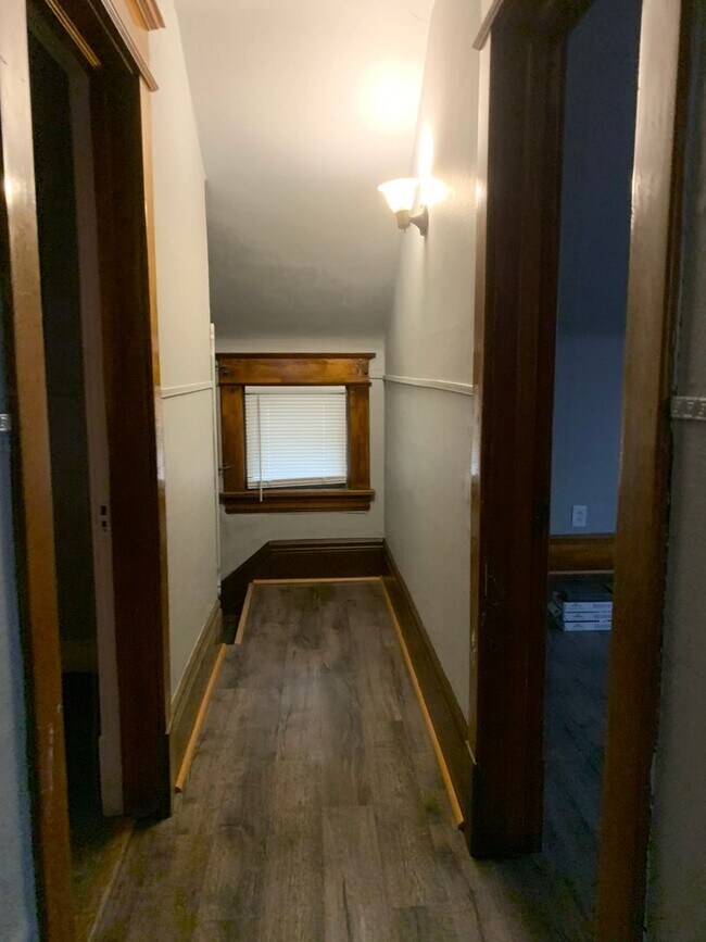 Building Photo - 3 bedroom 1 bath house in St. Paul!