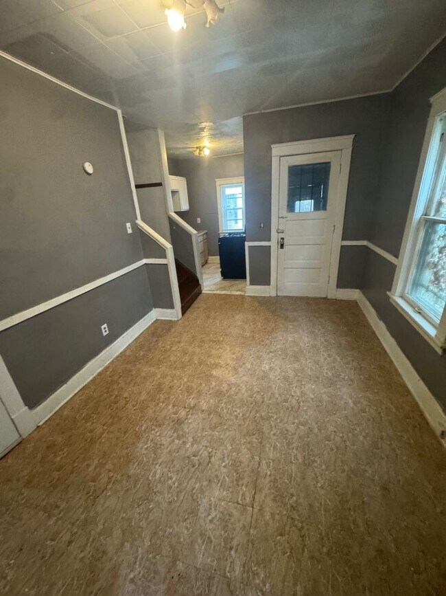 Building Photo - 632 E 101st St