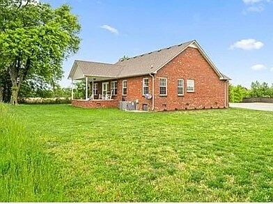 Building Photo - 2825 Brewster Dr