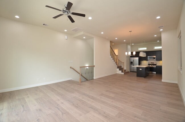 Building Photo - 2616 Riverside Dr