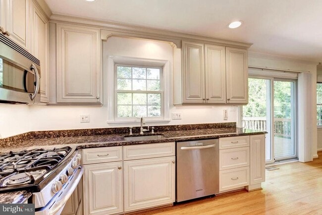 Building Photo - 11220 Broad Green Dr