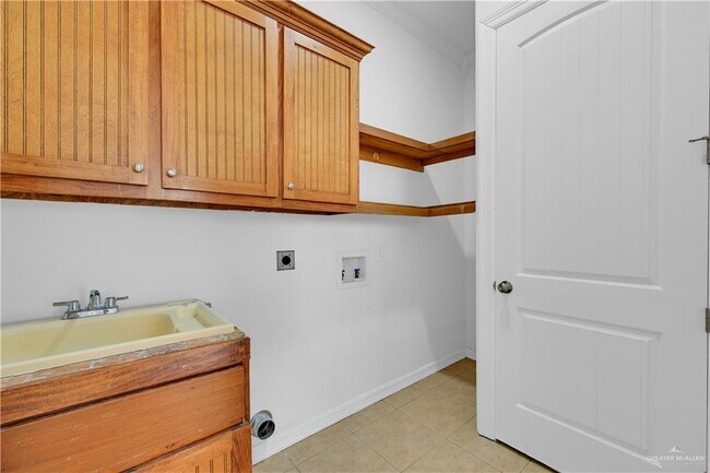 Building Photo - 24 M S St