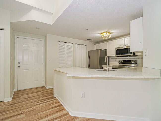 Building Photo - 5095 Fairways Cir