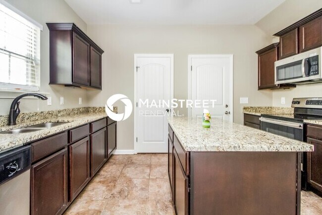Building Photo - 4 Bedroom Pet-Friendly Home in La Vergne, TN with Main Street Renewal