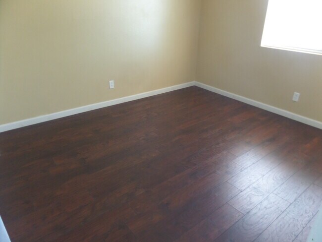 Building Photo - 4404 Plaza Vista