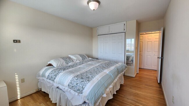 Building Photo - Utilities Included! Parking! Near Pentagon City Metro!