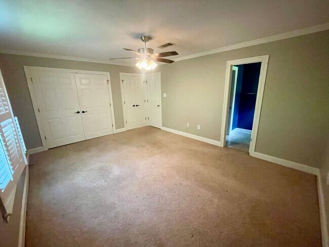 Building Photo - 204 Bay Park Dr