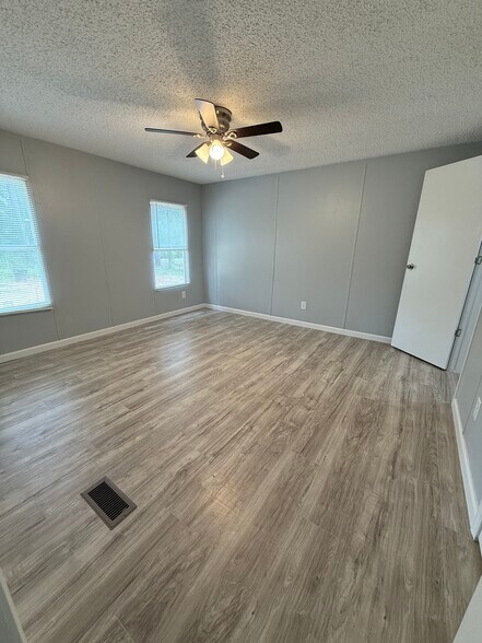 Master Bedroom - 516 Crouch Rd