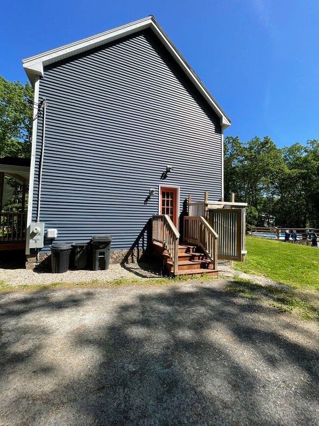 Building Photo - 7 Browns Freehold