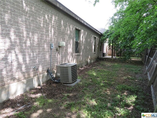 Building Photo - 929 Brown Rock Dr