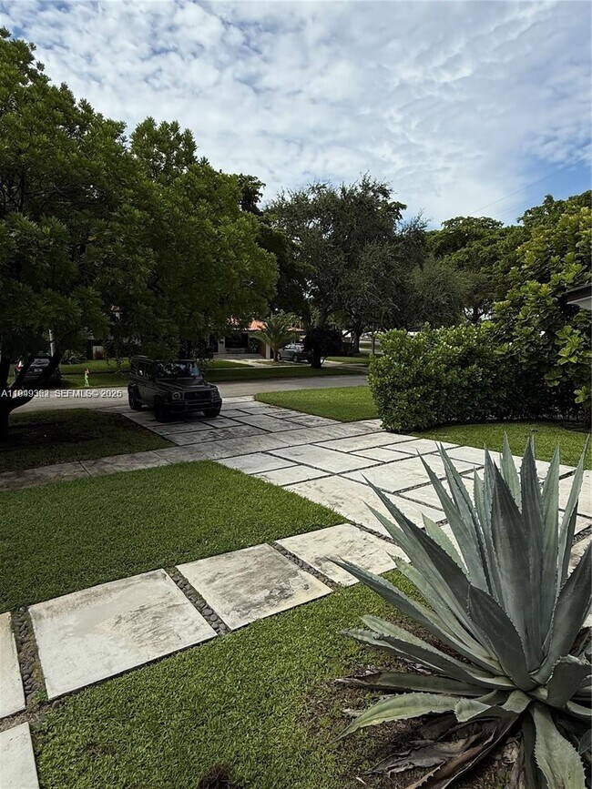 Building Photo - 675 NE 93rd St