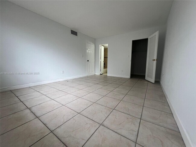 Building Photo - 4660 NW 79th Ave
