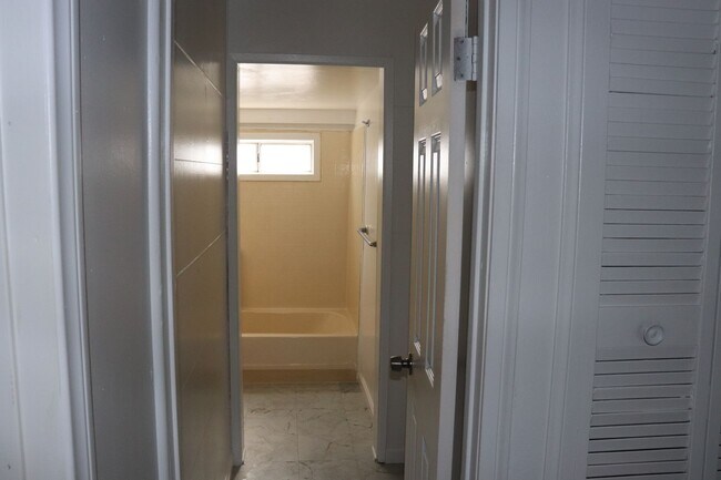 Building Photo - 2416 Cedar Dr