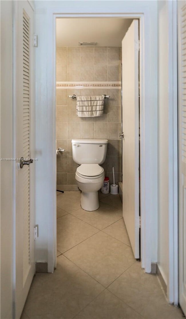 Building Photo - 3725 S Ocean Dr