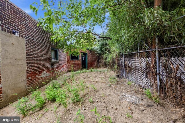 Building Photo - 227 Lindley Ave