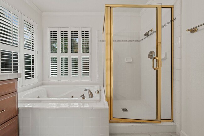 Building Photo - Single-Story El Dorado Hills Home with Vau...