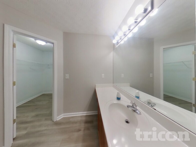 Building Photo - 597 Shadow Valley Ct