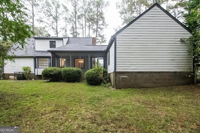 Building Photo - 3103 Skyland Dr