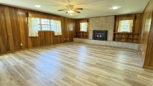 Building Photo - 500 Chickasaw Dr