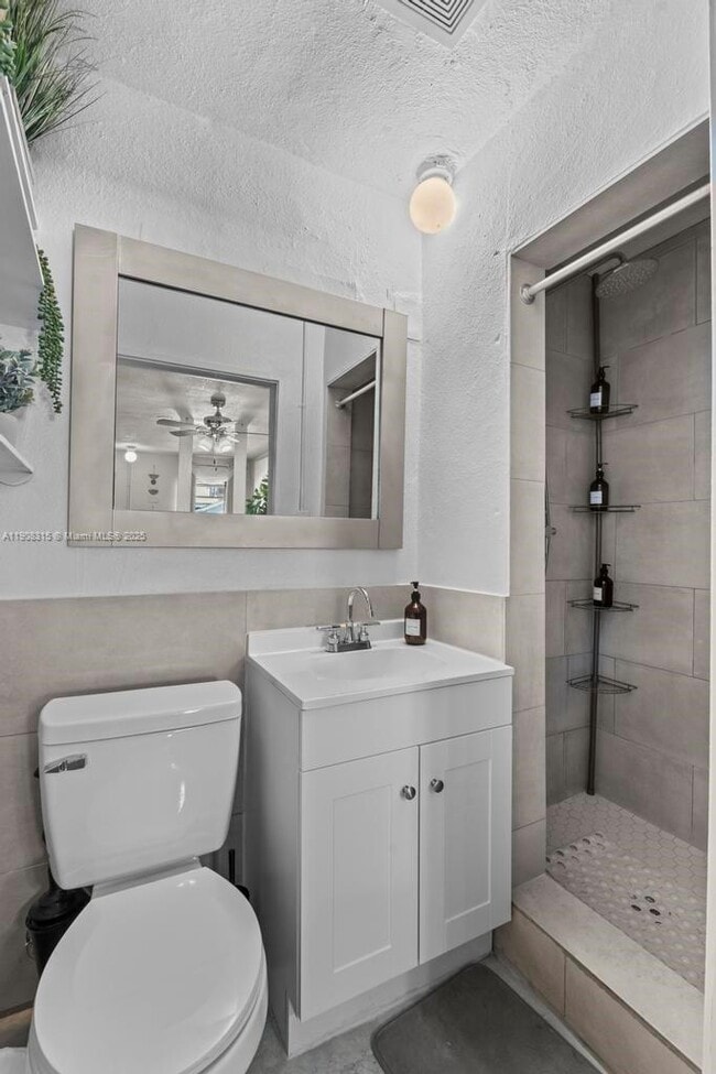 Building Photo - 12101 Everglades St