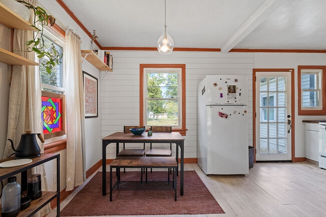 Building Photo - 113 Higbee St