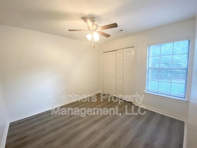 Building Photo - 1174 W Hendrix St