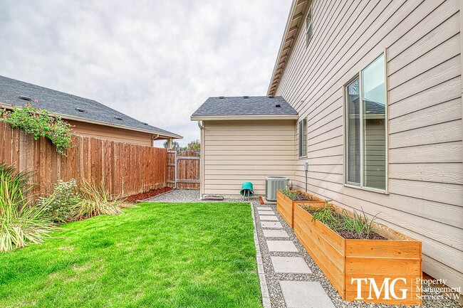 Building Photo - Spacious 4  BD Home with Modern Upgrades in Vancouver