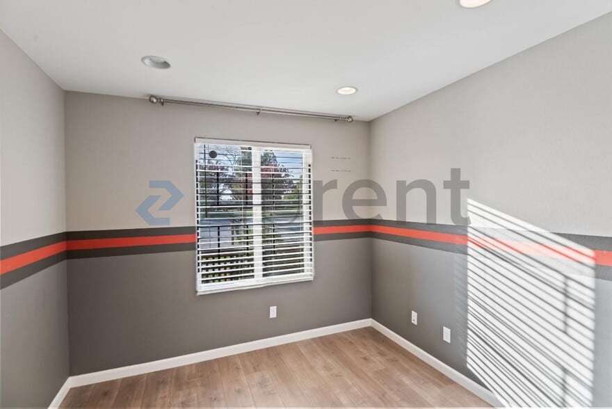 Building Photo - Unit