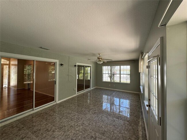 Building Photo - 302 Bluff Pass Dr